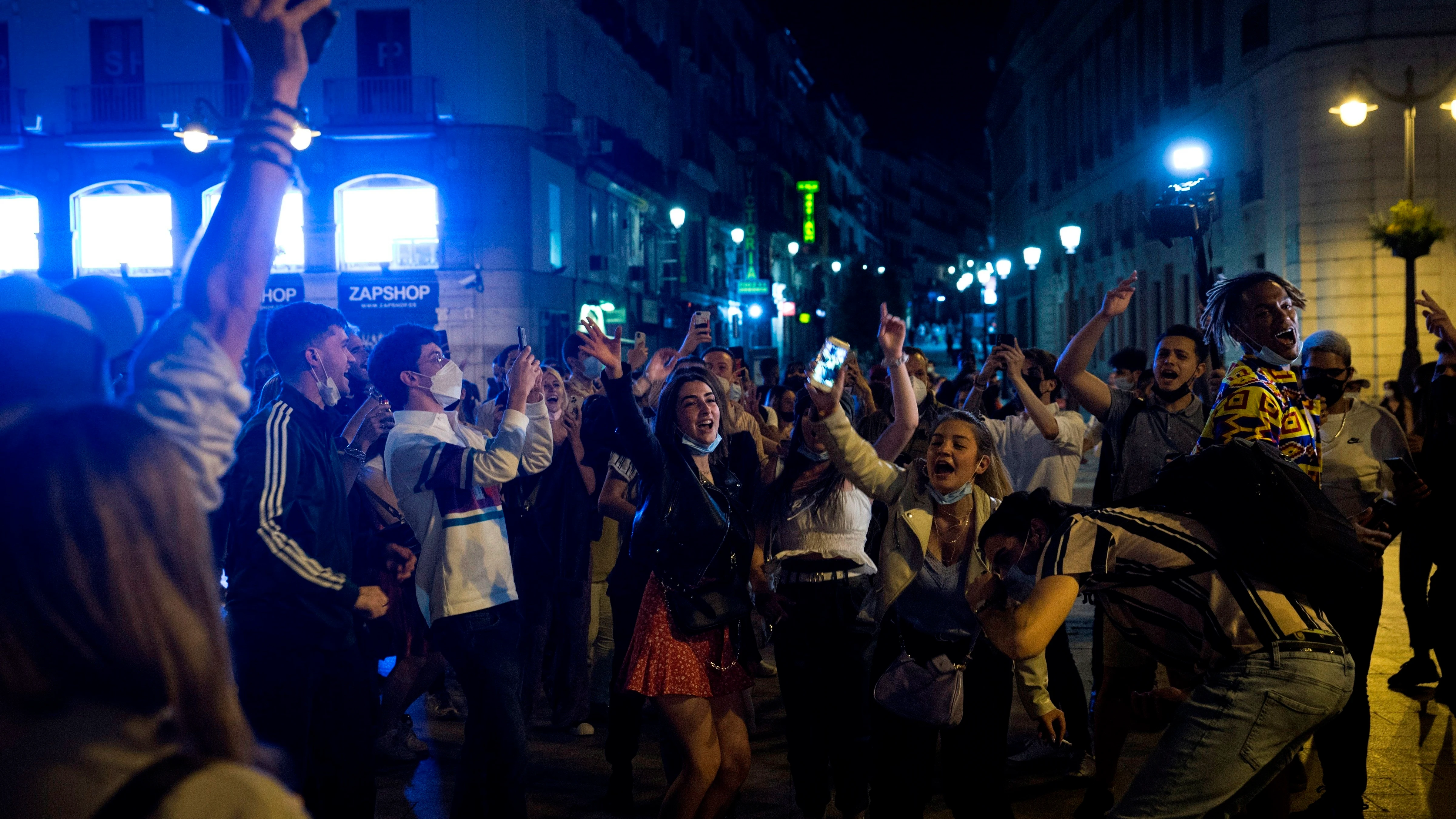 Las comunidades endurecen las restricciones anticovid de cara a las fiestas patronales de agosto Las comunidades endurecen las restricciones anticovid de cara a las fiestas patronales de agosto