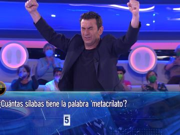 Arturo Valls, eufórico tras tanto estudiar una palabra en ‘¡Ahora caigo!’: “Ya puedo presentar ‘Pasapalabra’”