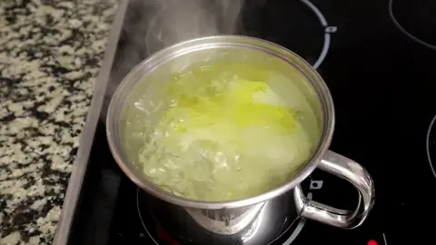 Cómo evitar que el agua hirviendo termine desbordándose por la olla Cómo evitar que el agua hirviendo termine desbordándose por la olla