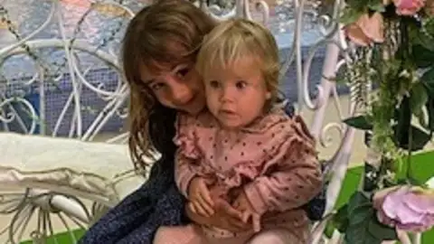 Anna y Olivia en una imagen reciente Anna y Olivia en una imagen reciente