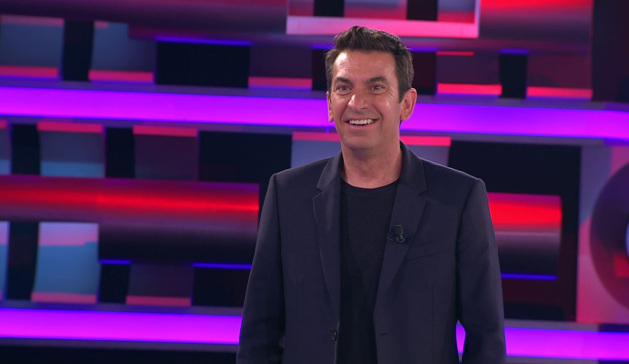 ¡No cuela! Arturo Valls cuenta un chiste y el concursante lo acaba por él en ‘¡Ahora caigo!’ ¡No cuela! Arturo Valls cuenta un chiste y el concursante lo acaba por él en ‘¡Ahora caigo!’