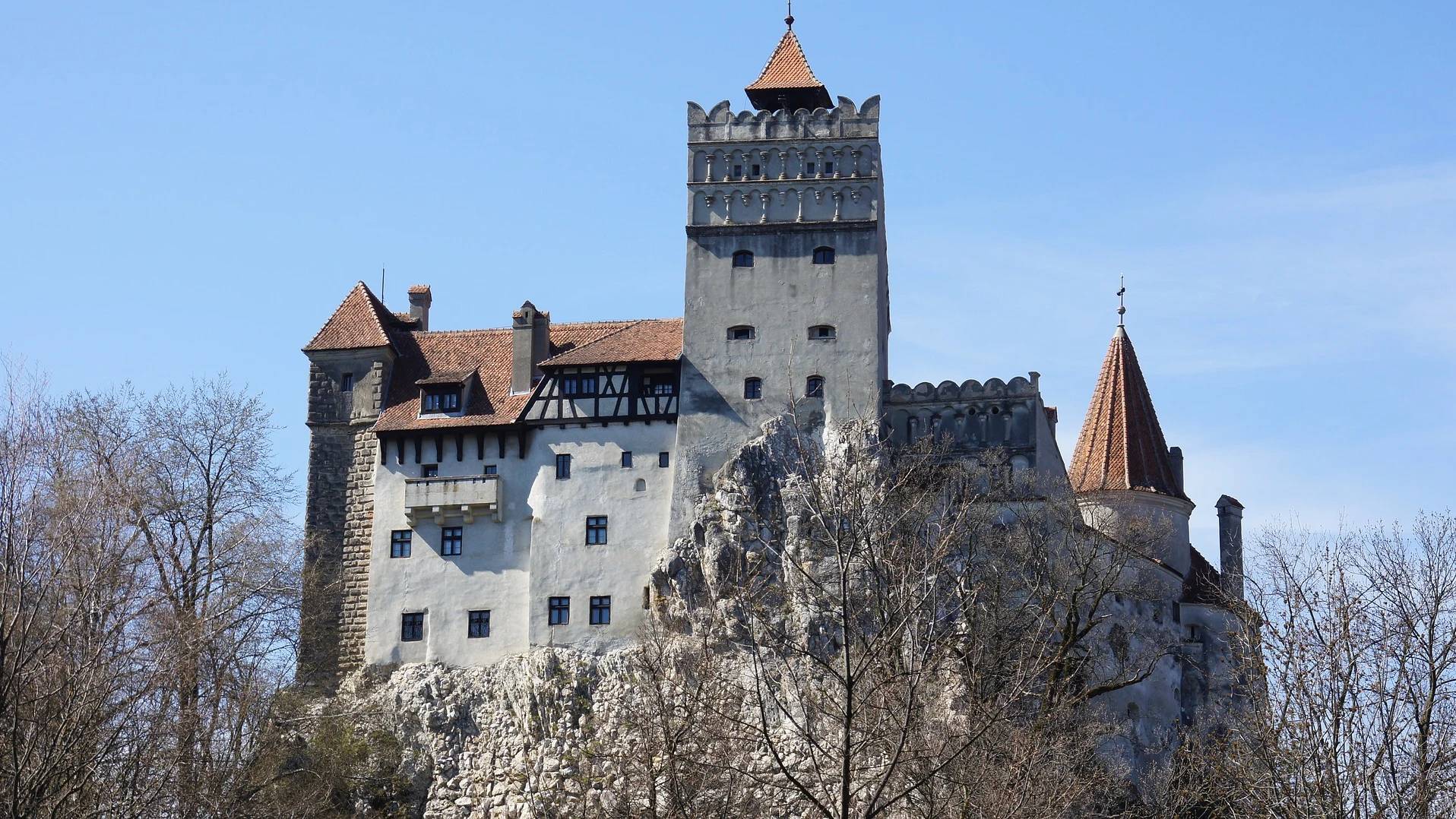 El Castillo de Dr&aacute;cula se convierte en un centro improvisado de vacunaci&oacute;n contra el coronavirus