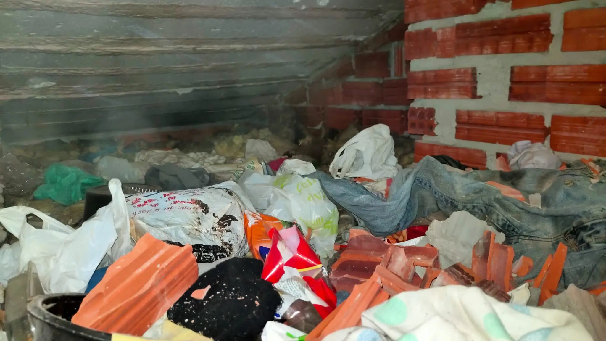 Imagen del lugar donde se encontraban retenidas las menores.