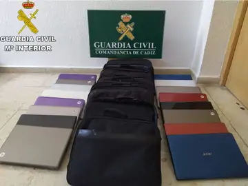 Los maletines investigador por la Guardia Civil de Cádiz. Los maletines investigador por la Guardia Civil de Cádiz.