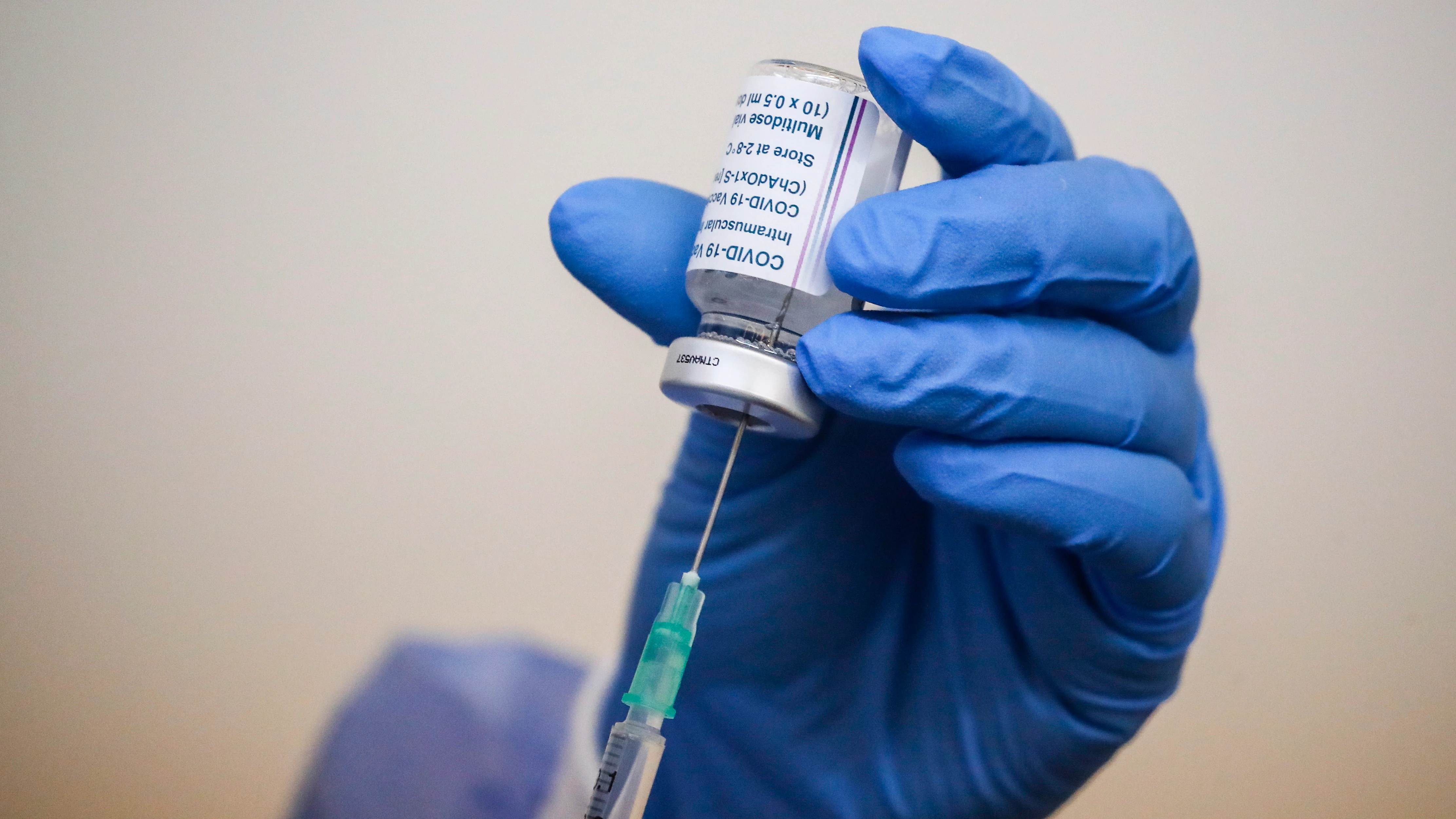 ¿Qué pasará con las segundas dosis de AstraZeneca tras la decisión de la UE de no renovar el contrato con esta vacuna? ¿Qué pasará con las segundas dosis de AstraZeneca tras la decisión de la UE de no renovar el contrato con esta vacuna?