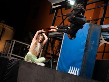 Twin Melody se la juegan en 'El Hormiguero 3.0' con una peligrosa acrobacia en patines