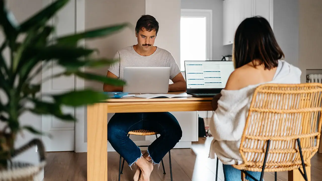 Todo lo que necesitas saber sobre un portátil para teletrabajar