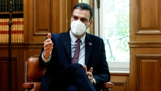 laSexta Noticias 14:00 (13-05-21) Sánchez anuncia la llegada de 13 millones de vacunas Pfizer en junio: "Vamos en línea recta a la inmunidad de grupo" laSexta Noticias 14:00 (13-05-21) Sánchez anuncia la llegada de 13 millones de vacunas Pfizer en junio: "Vamos en línea recta a la inmunidad de grupo"