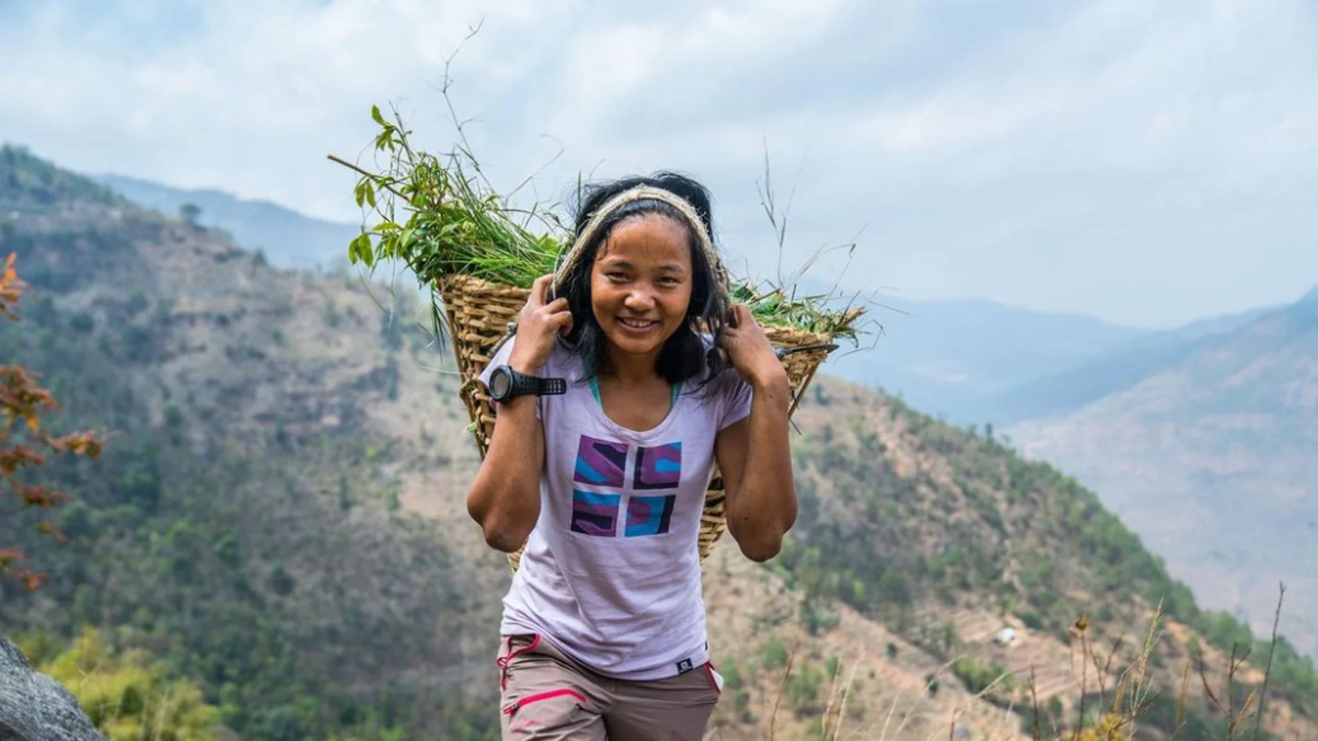 La increíble historia de la nepalí Mira Rai, de niña soldado a estrella del ultramaratón