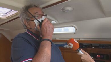 Javier Ballesteros, capitán del barco, sobre los balbuceos del bebé: 