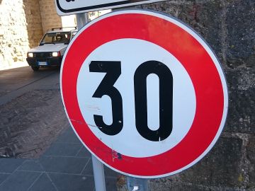 Límite de velocidad de 30 km/h de la DGT