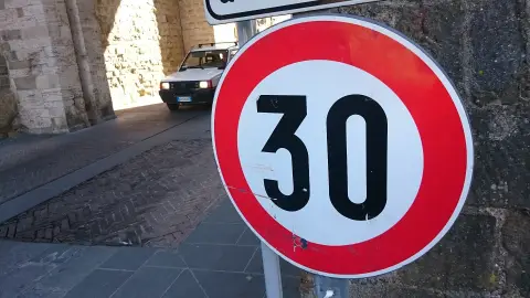 Límite de velocidad de 30 km/h de la DGT Límite de velocidad de 30 km/h de la DGT