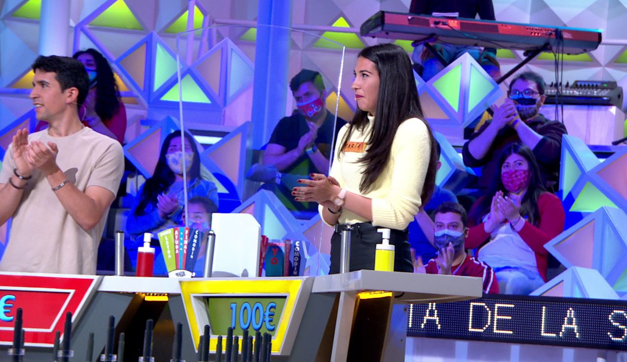María acierta el panel de la palabra en ‘La ruleta de la suerte’ a pesar de que "no le cuadra" María acierta el panel de la palabra en ‘La ruleta de la suerte’ a pesar de que "no le cuadra"