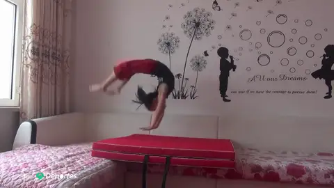 Ji Liamin, la niña china de 5 años capaz de dar hasta 100 volteretas consecutivas Ji Liamin, la niña china de 5 años capaz de dar hasta 100 volteretas consecutivas