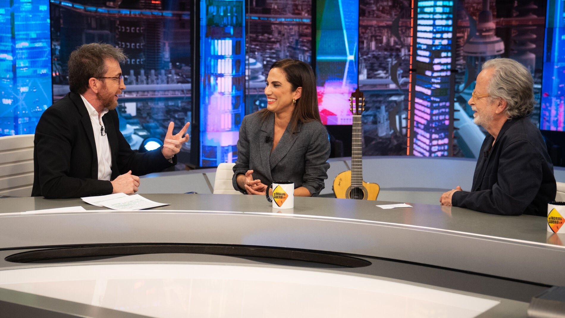 Toni Acosta y Fernando Colomo nos presentan el diccionario del poliamor, ¡descubre todos los términos!