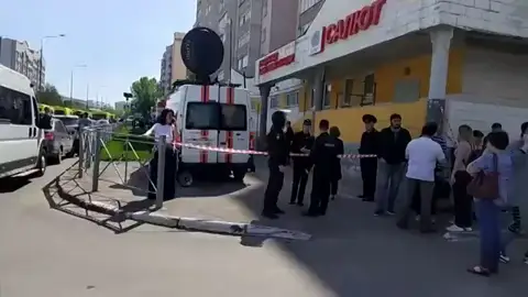 Mueren 11 personas, nueve de ellos niños, en un tiroteo en un colegio de la ciudad rusa de Kazán Mueren 11 personas, nueve de ellos niños, en un tiroteo en un colegio de la ciudad rusa de Kazán