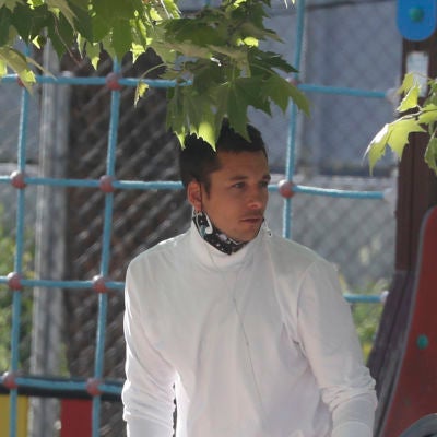 Benji Aparicio, en el parque con su hijo