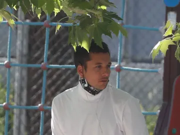 Benji Aparicio, en el parque con su hijo Benji Aparicio, en el parque con su hijo