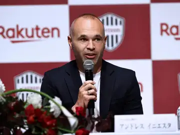 Iniesta anuncia su renovación con el Vissel Kobe el día de su 37 cumpleaños Iniesta anuncia su renovación con el Vissel Kobe el día de su 37 cumpleaños