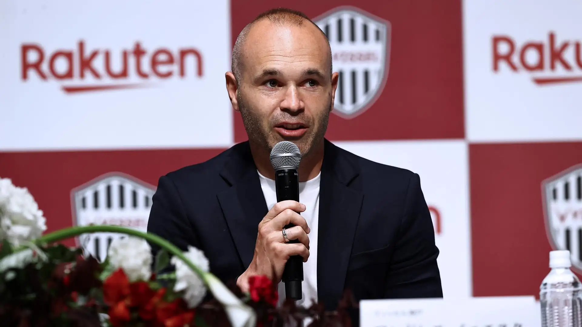 Iniesta anuncia su renovación con el Vissel Kobe el día de su 37 cumpleaños Iniesta anuncia su renovación con el Vissel Kobe el día de su 37 cumpleaños