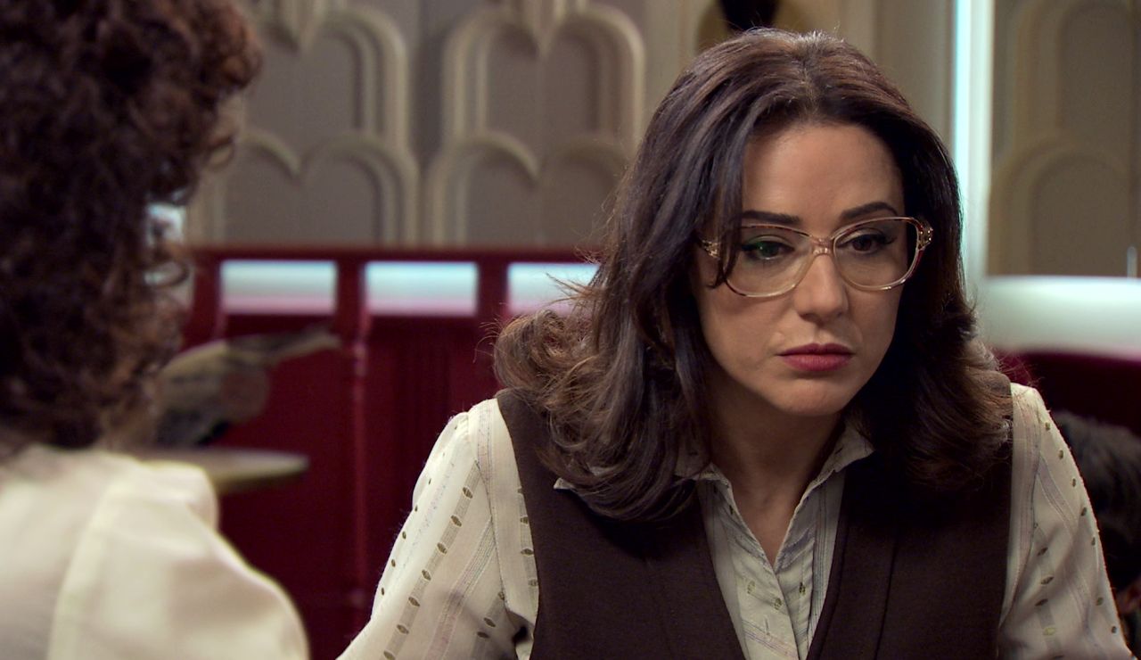 Cristina y Estefanía tratan de descubrir el motivo de la extraña actitud de Guillermo Cristina y Estefanía tratan de descubrir el motivo de la extraña actitud de Guillermo