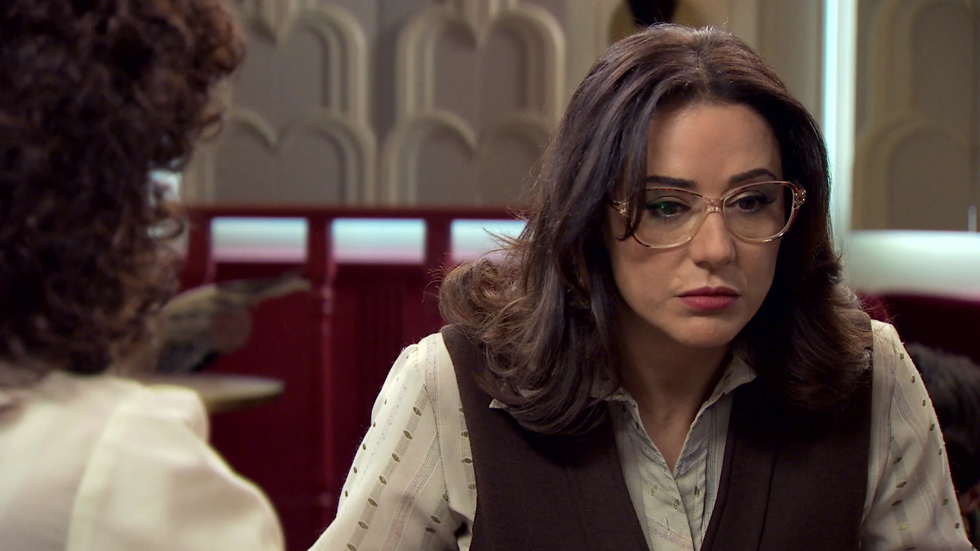 Cristina y Estefanía tratan de descubrir el motivo de la extraña actitud de Guillermo Cristina y Estefanía tratan de descubrir el motivo de la extraña actitud de Guillermo