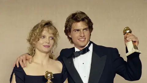 Michelle Pfeiffer y Tom Cruise en los Globos de Oro Michelle Pfeiffer y Tom Cruise en los Globos de Oro
