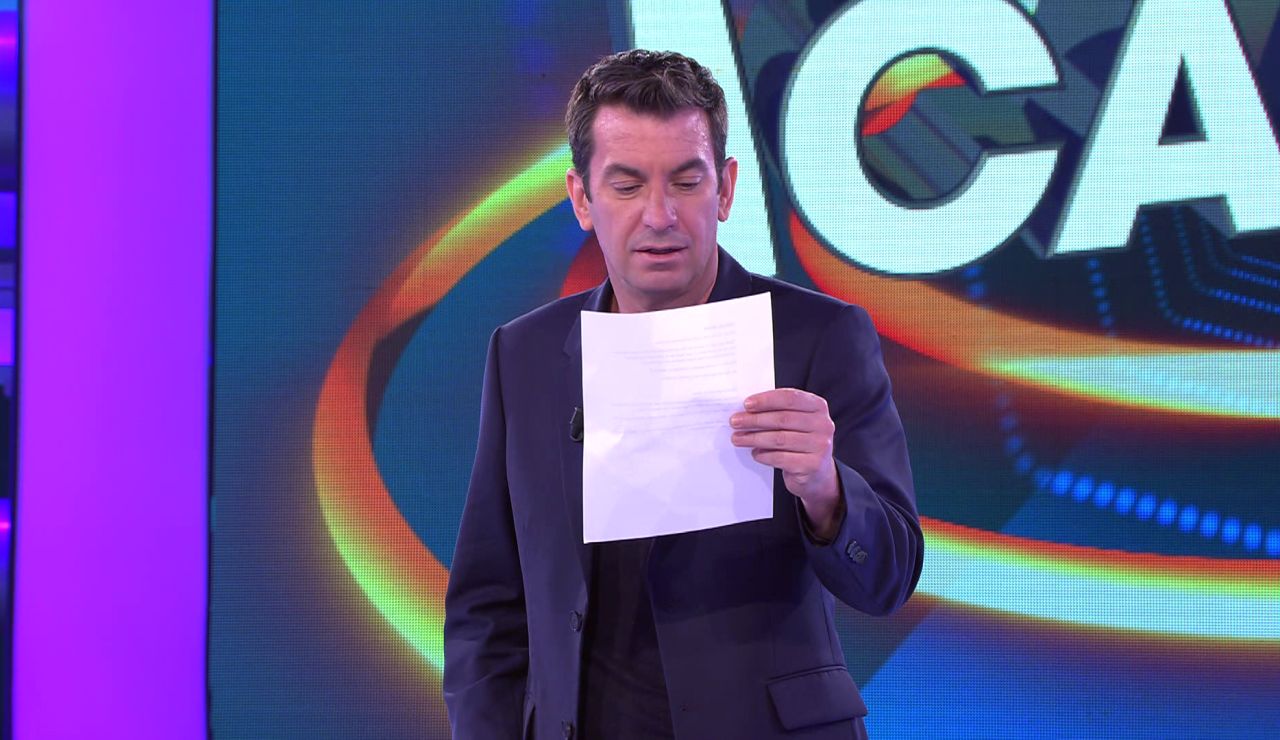 La decepción de Arturo Valls con la carta romántica de una fan de ‘¡Ahora caigo!’ La decepción de Arturo Valls con la carta romántica de una fan de ‘¡Ahora caigo!’