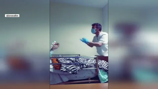 El auxiliar de enfermer&iacute;a que canta a los ancianos y arrasa en TikTok
