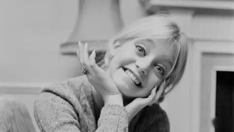 Goldie Hawn cuando era una joven actriz Goldie Hawn cuando era una joven actriz