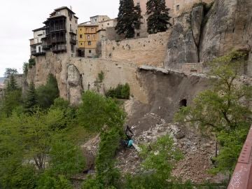 Derrumbe de parte del acceso peatonal al caso histórico de Cuenca 