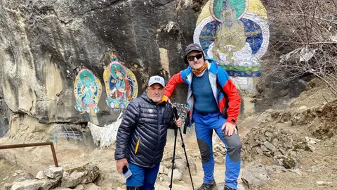 Juanito Oiarzabal y Sebastián Álvaro, atrapados en Nepal, piden ayuda para salir del país: "Es un caos" Juanito Oiarzabal y Sebastián Álvaro, atrapados en Nepal, piden ayuda para salir del país: "Es un caos"