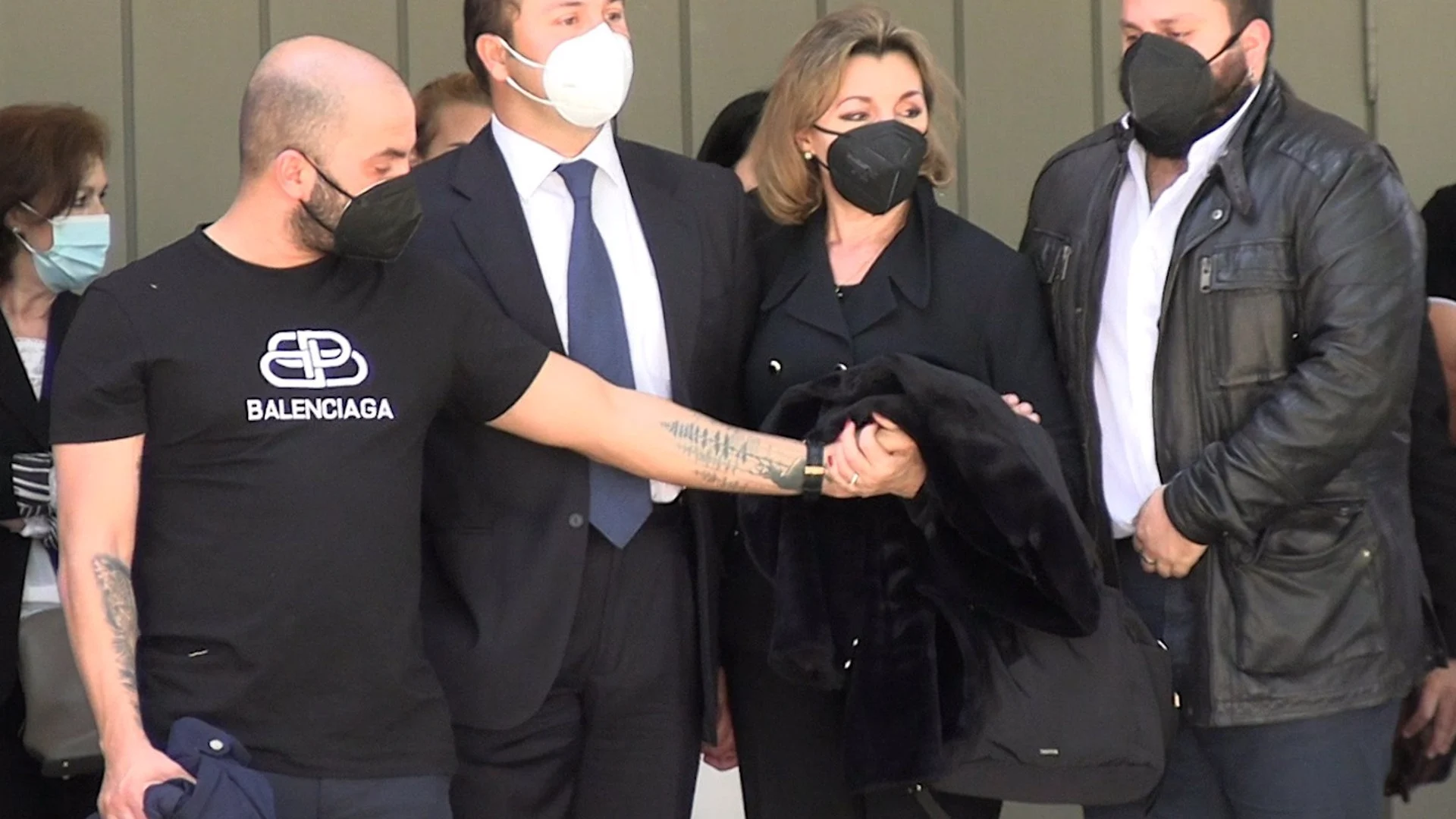 Antonio Tejado junto a su madre y sus hermanos 