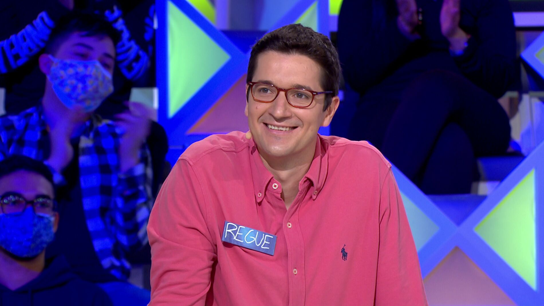  Regue elige la peor palabra posible en el panel del amor 