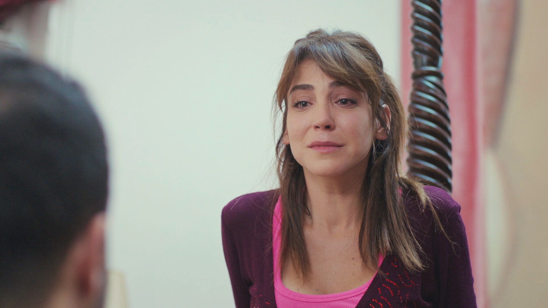 Raif descubre a Ceyda robando las joyas de Fazilet