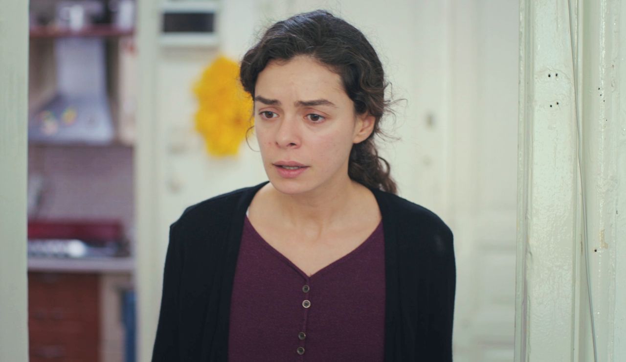 Avance de ‘Mujer’: Bahar, escandalizada por la solución de Ceyda y Bersan para conseguir dinero
