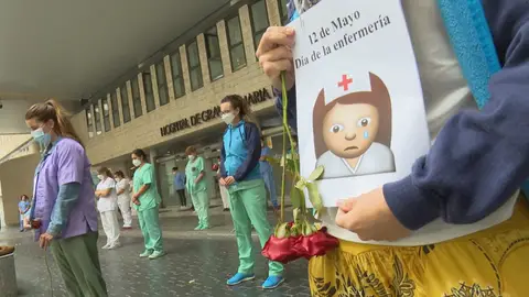 Un minuto de silencio para recordar al personal de enfermería que murió por coronavirus Un minuto de silencio para recordar al personal de enfermería que murió por coronavirus