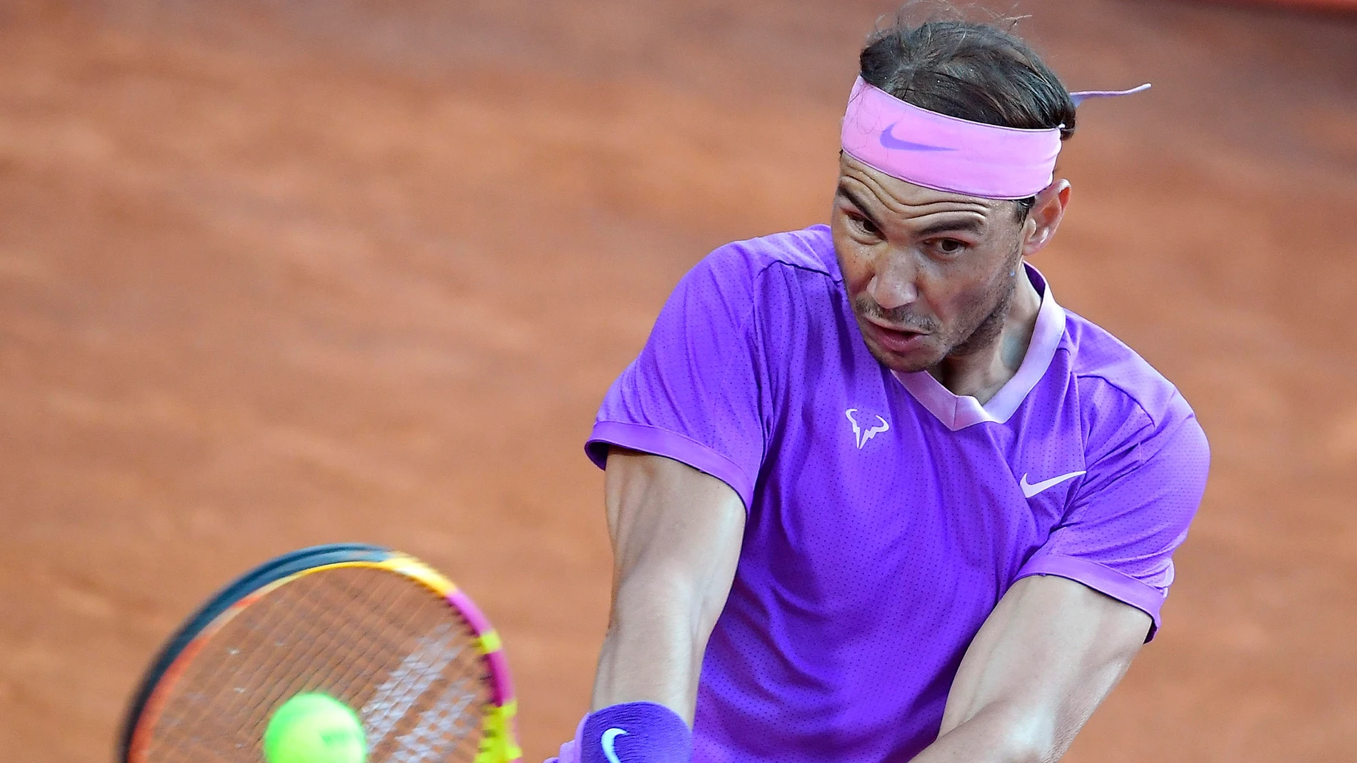Rafa Nadal solventa un complicado debut en Roma ante Jannik Sinner