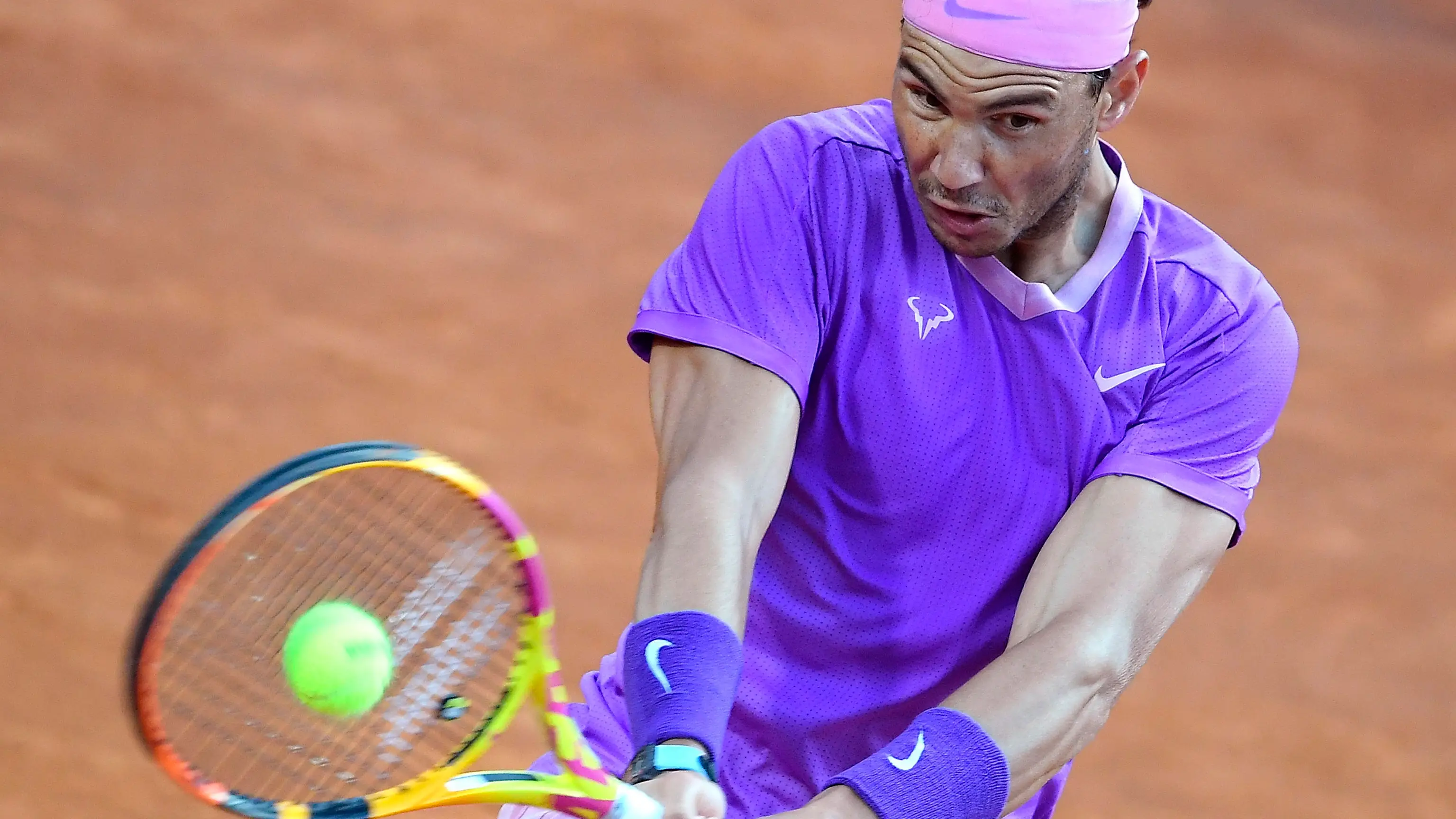 Rafa Nadal solventa un complicado debut en Roma ante Jannik Sinner
