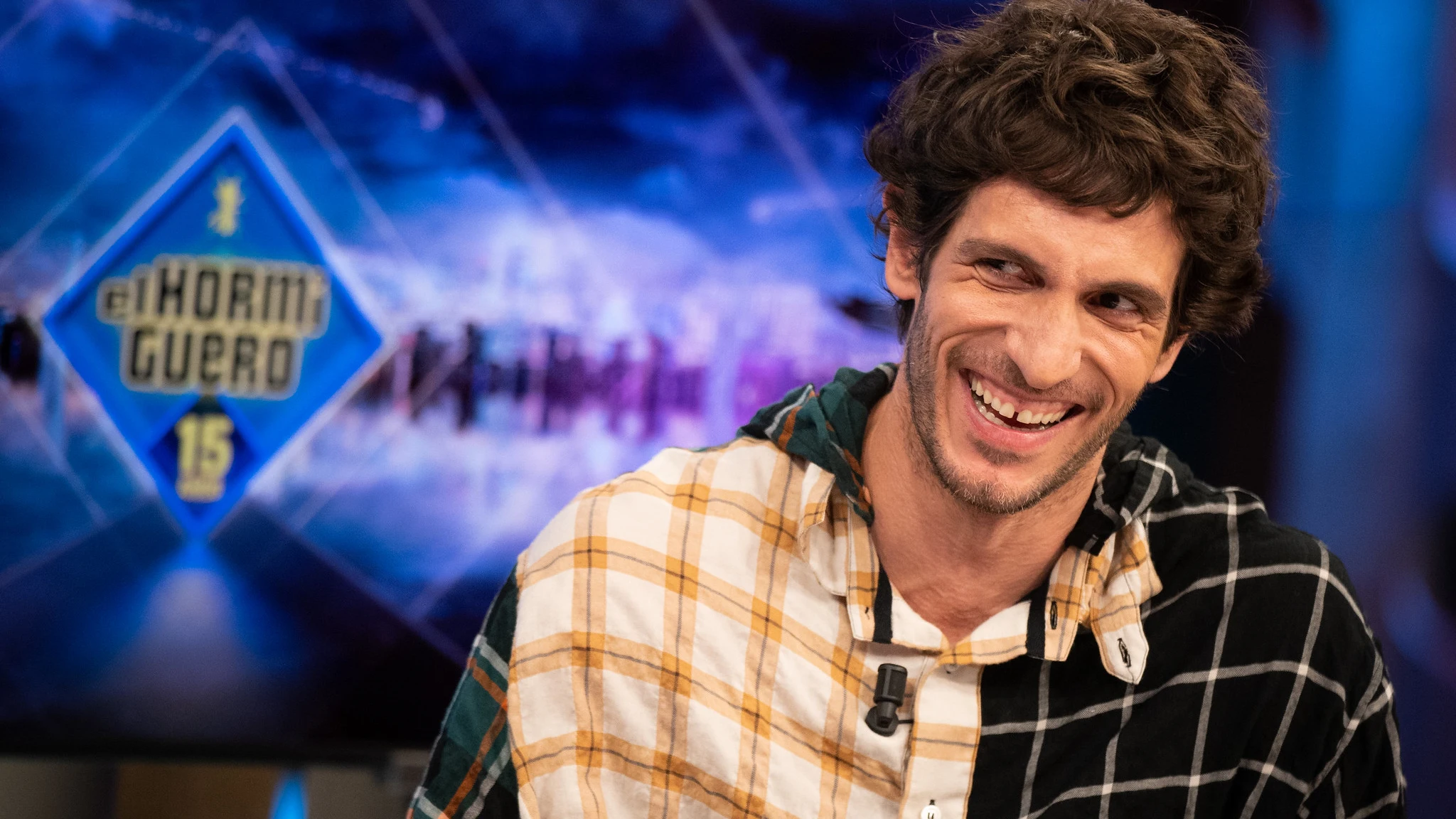 Quim Gutiérrez presume de físico en 'El Hormiguero 3.0': "Me da cosica"