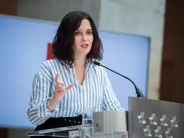 Madrid amenaza con vacunar de la segunda dosis de AstraZeneca si Sanidad no toma una decisión "pronto" Madrid amenaza con vacunar de la segunda dosis de AstraZeneca si Sanidad no toma una decisión "pronto"