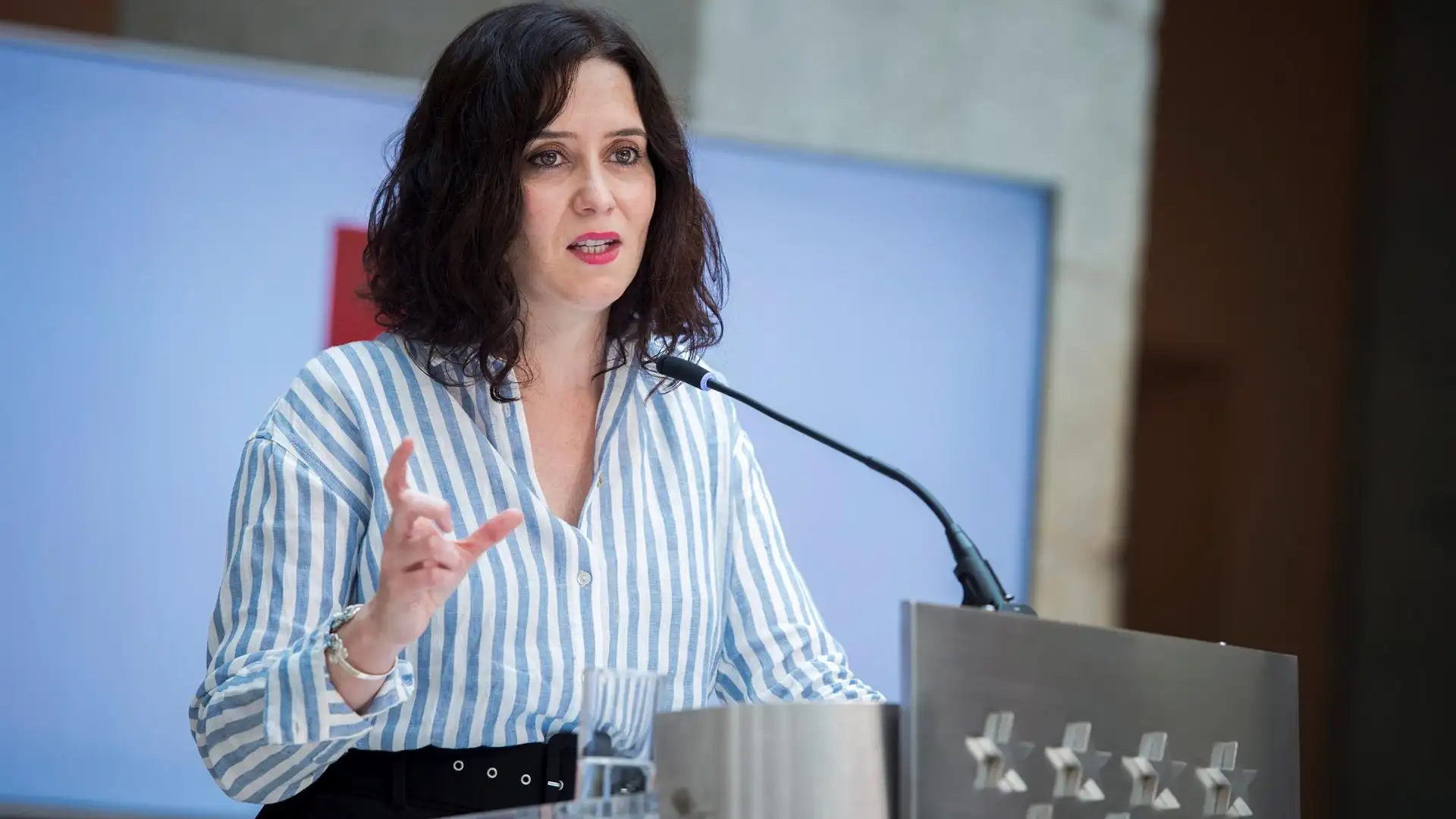 Madrid amenaza con vacunar de la segunda dosis de AstraZeneca si Sanidad no toma una decisión "pronto" Madrid amenaza con vacunar de la segunda dosis de AstraZeneca si Sanidad no toma una decisión "pronto"