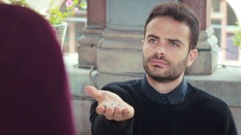 La sorprendente reacción de Raif ante una Ceyda arrepentida por robar