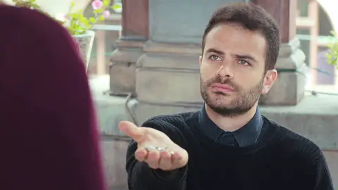 La sorprendente reacción de Raif ante una Ceyda arrepentida por robar La sorprendente reacción de Raif ante una Ceyda arrepentida por robar