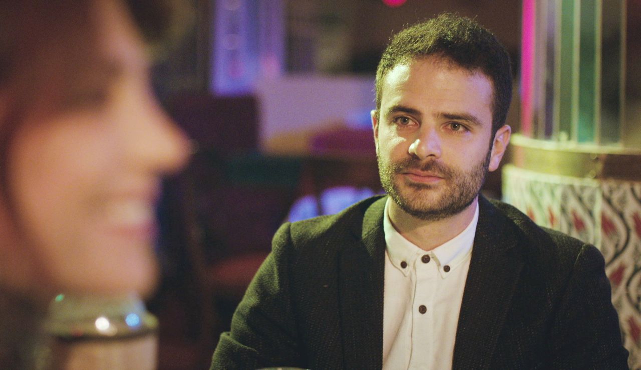 ¡Surge la chipa del amor! Raif, enamorado de Ceyda durante una inesperada cena en pareja