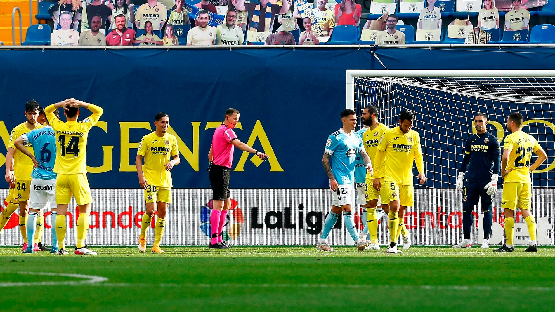 Villarreal y Celta disputan un partido en la Cerámica