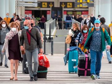 Viajeros en el aeropuerto de Baleares