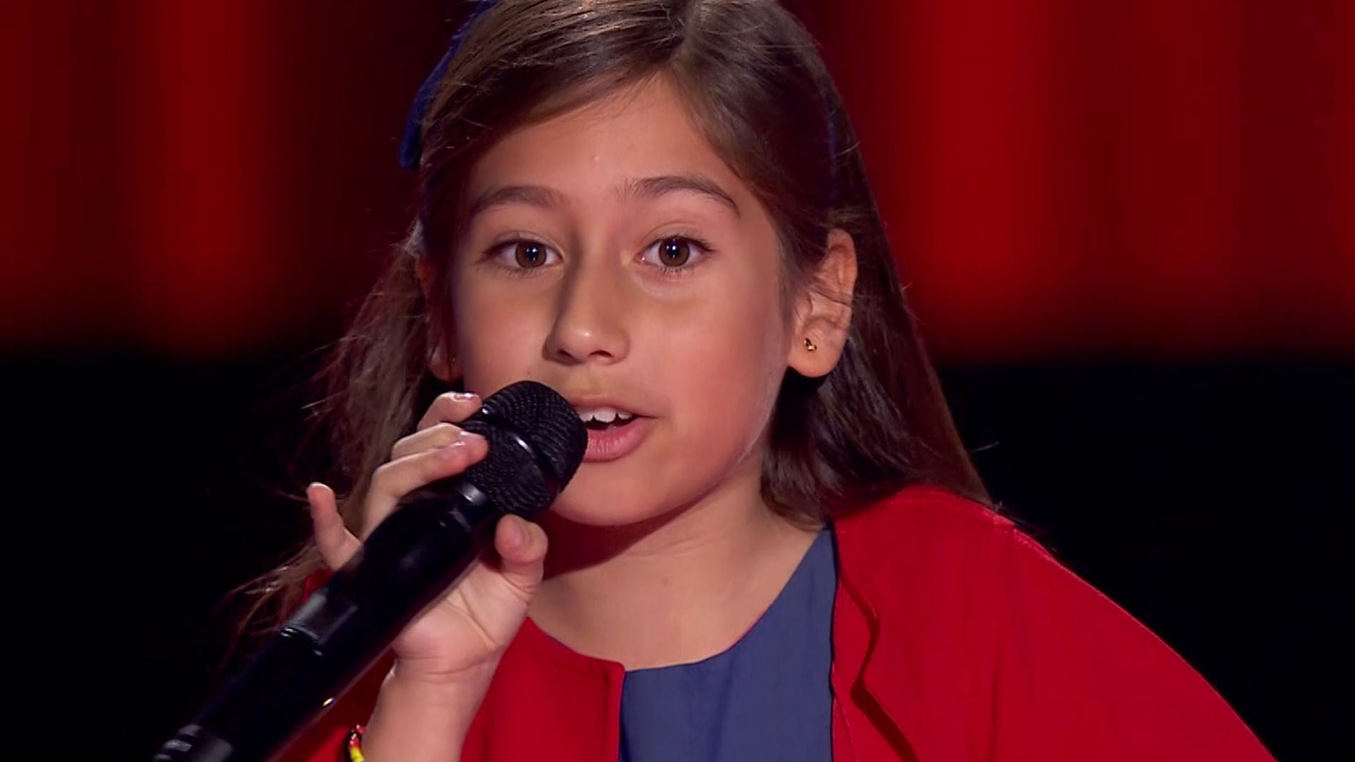 Alison Fernández vuelve a despedirse improvisando una canción