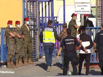 La Guardia Civil inicia un dispositivo especial en el puerto de Ceuta para detener migrantes