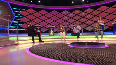 Juanra Bonet pide a ‘Los enanitos’ un baile al más puro estilo de ‘Pasapalabra’